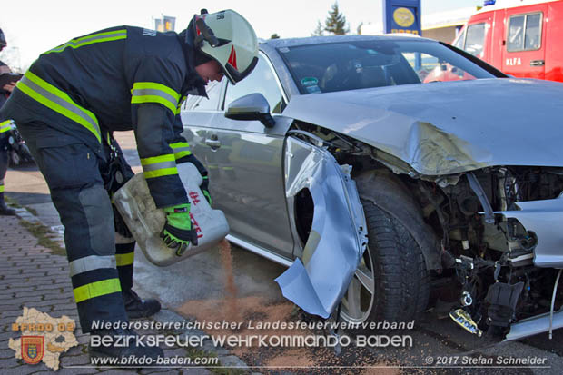 20171225 Verkehrsunfall am Christtag im Ortsgebiet von Sooß  Foto: © Stefan Schneider