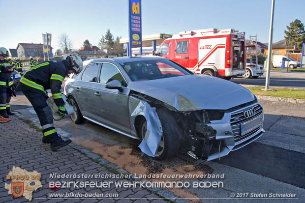 20171225 Verkehrsunfall am Christtag im Ortsgebiet von Sooß  Foto: © Stefan Schneider