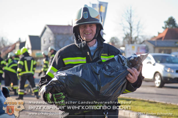 20171225 Verkehrsunfall am Christtag im Ortsgebiet von Sooß  Foto: © Stefan Schneider