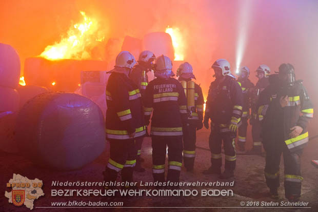 20180101 Brand von Siloballen in Maria Raisenmarkt Ortsteil Untermeierhof Foto: © Stefan Schneider 20180101 Brand von Siloballen in Maria Raisenmarkt Ortsteil Untermeierhof Foto: © Stefan Schneider