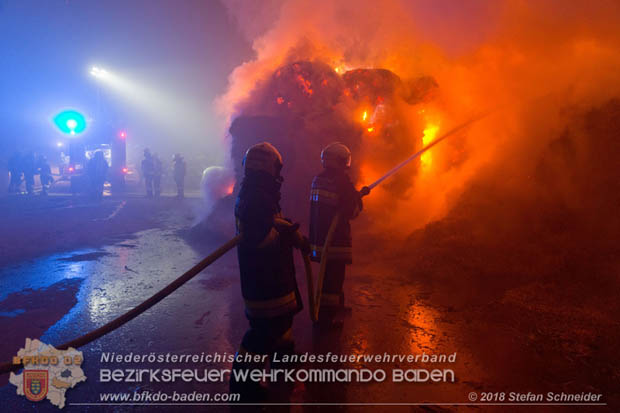 20180101 Brand von Siloballen in Maria Raisenmarkt Ortsteil Untermeierhof Foto: © Stefan Schneider 20180101 Brand von Siloballen in Maria Raisenmarkt Ortsteil Untermeierhof Foto: © Stefan Schneider