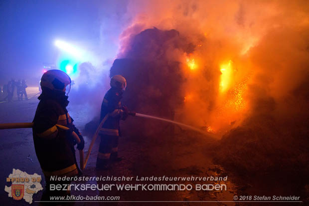 20180101 Brand von Siloballen in Maria Raisenmarkt Ortsteil Untermeierhof Foto: © Stefan Schneider 20180101 Brand von Siloballen in Maria Raisenmarkt Ortsteil Untermeierhof Foto: © Stefan Schneider