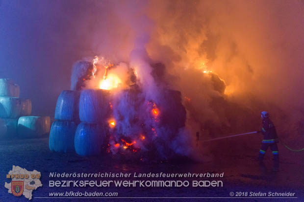 20180101 Brand von Siloballen in Maria Raisenmarkt Ortsteil Untermeierhof Foto: © Stefan Schneider 20180101 Brand von Siloballen in Maria Raisenmarkt Ortsteil Untermeierhof Foto: © Stefan Schneider