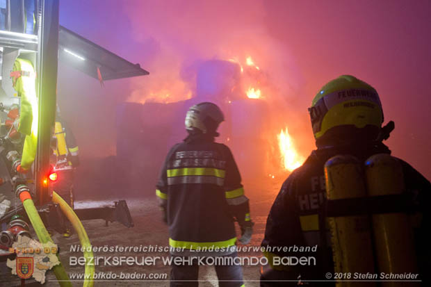 20180101 Brand von Siloballen in Maria Raisenmarkt Ortsteil Untermeierhof Foto: © Stefan Schneider 20180101 Brand von Siloballen in Maria Raisenmarkt Ortsteil Untermeierhof Foto: © Stefan Schneider