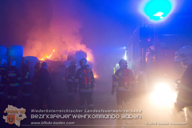 20180101 Brand von Siloballen in Maria Raisenmarkt Ortsteil Untermeierhof Foto: © Stefan Schneider 20180101 Brand von Siloballen in Maria Raisenmarkt Ortsteil Untermeierhof Foto: © Stefan Schneider