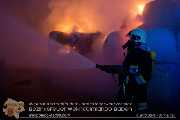 20180101 Brand von Siloballen in Maria Raisenmarkt Ortsteil Untermeierhof Foto: © Stefan Schneider 20180101 Brand von Siloballen in Maria Raisenmarkt Ortsteil Untermeierhof Foto: © Stefan Schneider