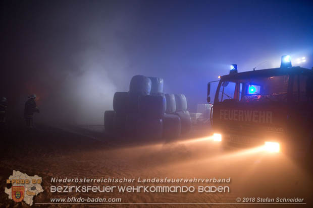 20180101 Brand von Siloballen in Maria Raisenmarkt Ortsteil Untermeierhof Foto: © Stefan Schneider 20180101 Brand von Siloballen in Maria Raisenmarkt Ortsteil Untermeierhof Foto: © Stefan Schneider
