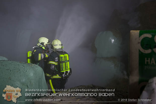 20180101 Brand von Siloballen in Maria Raisenmarkt Ortsteil Untermeierhof Foto: © Stefan Schneider 20180101 Brand von Siloballen in Maria Raisenmarkt Ortsteil Untermeierhof Foto: © Stefan Schneider