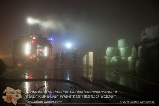 20180101 Brand von Siloballen in Maria Raisenmarkt Ortsteil Untermeierhof Foto: © Stefan Schneider 20180101 Brand von Siloballen in Maria Raisenmarkt Ortsteil Untermeierhof Foto: © Stefan Schneider