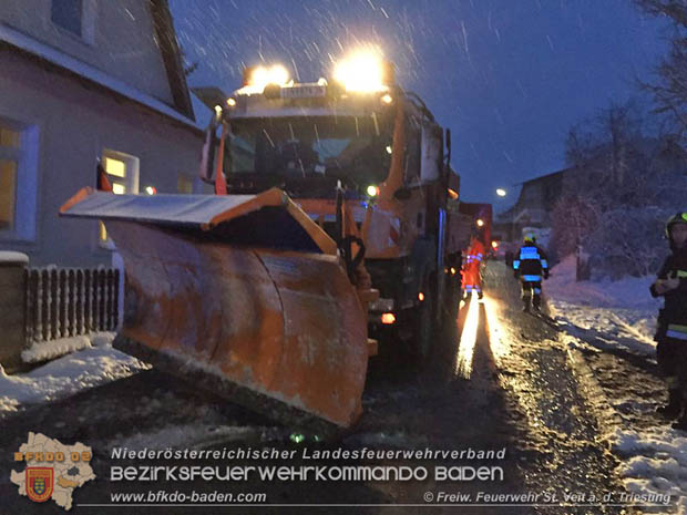 20180114 Pkw prall gegen Schneepflug in St.Veit a.d.Triesting Foto: © Johannes Weinbauer FF St.Veit 20180114 Pkw prall gegen Schneepflug in St.Veit a.d.Triesting Foto: © Johannes Weinbauer FF St.Veit