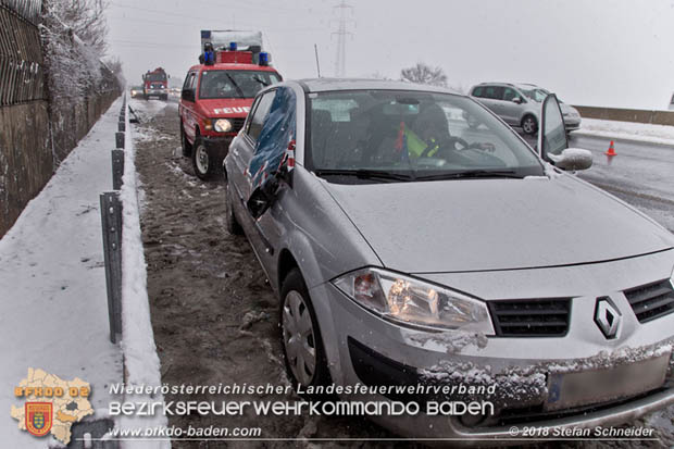 20180207 Auffahrunfall auf der A2 zwischen Leobersdorf - Woellersdorf RFb Sued  Foto: © Stefan Schneider