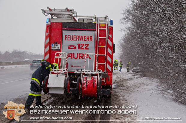 20180207 Fahrzeugbergung auf der A2 zwischen Leobersdorf - Woellersdorf RFb Sued  Foto: © Stefan Schneider