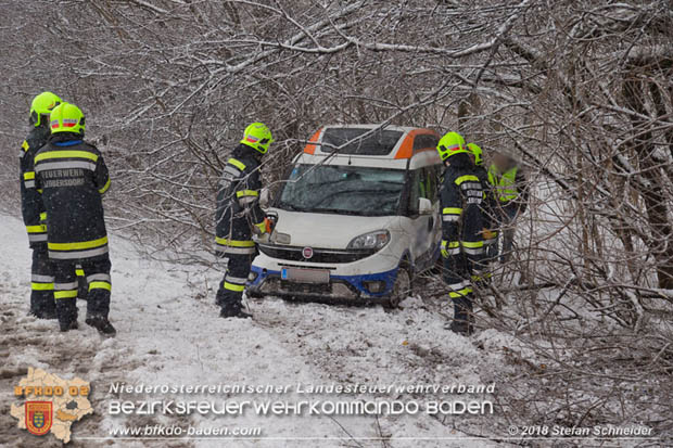 20180207 Fahrzeugbergung auf der A2 zwischen Leobersdorf - Woellersdorf RFb Sued  Foto: © Stefan Schneider