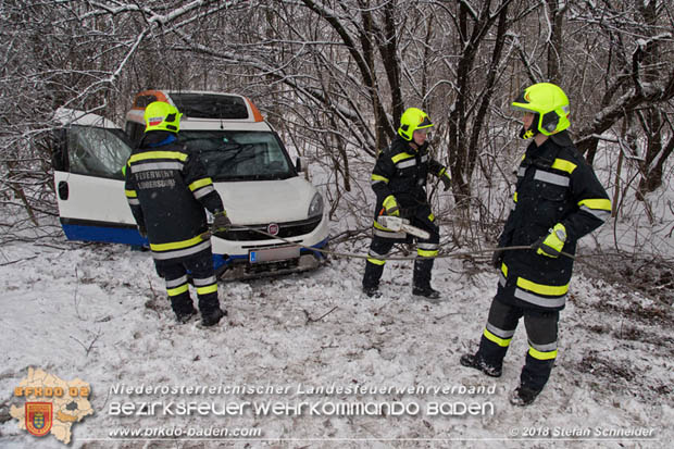 20180207 Fahrzeugbergung auf der A2 zwischen Leobersdorf - Woellersdorf RFb Sued  Foto: © Stefan Schneider