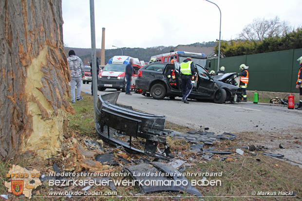 20180213 Schwerer Unfall - Pkw prallt auf der LB18 bei Pottenstein gegen Baum Foto: © ASB ÖA Markus Hackl FF Pottenstein 20180213 Schwerer Unfall - Pkw prallt auf der LB18 bei Pottenstein gegen Baum Foto: © ASB ÖA Markus Hackl FF Pottenstein