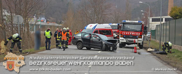 20180213 Schwerer Unfall - Pkw prallt auf der LB18 bei Pottenstein gegen Baum Foto: © ASB ÖA Markus Hackl FF Pottenstein 20180213 Schwerer Unfall - Pkw prallt auf der LB18 bei Pottenstein gegen Baum Foto: © ASB ÖA Markus Hackl FF Pottenstein