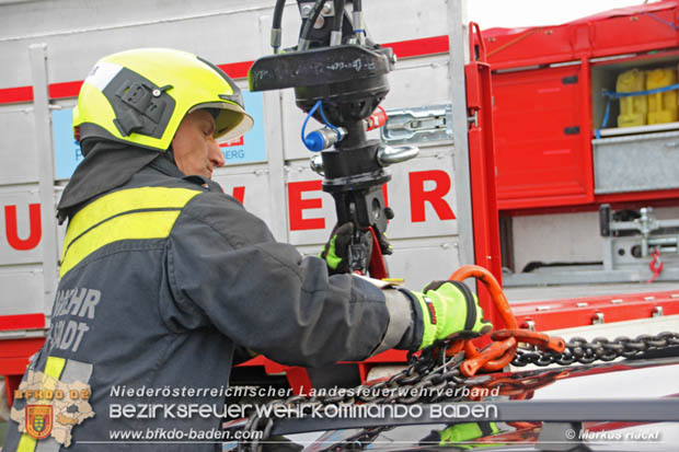 20180213 Schwerer Unfall - Pkw prallt auf der LB18 bei Pottenstein gegen Baum Foto: © ASB ÖA Markus Hackl FF Pottenstein 20180213 Schwerer Unfall - Pkw prallt auf der LB18 bei Pottenstein gegen Baum Foto: © ASB ÖA Markus Hackl FF Pottenstein