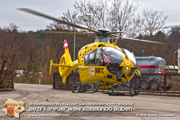 20180213 Schwerer Unfall - Pkw prallt auf der LB18 bei Pottenstein gegen Baum Foto: © Stefan Schneider BFK BADEN 20180213 Schwerer Unfall - Pkw prallt auf der LB18 bei Pottenstein gegen Baum Foto: © Stefan Schneider BFK BADEN