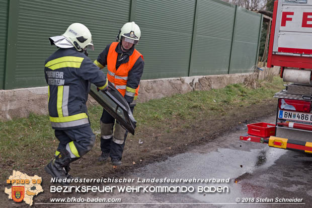 20180213 Schwerer Unfall - Pkw prallt auf der LB18 bei Pottenstein gegen Baum Foto: © Stefan Schneider BFK BADEN 20180213 Schwerer Unfall - Pkw prallt auf der LB18 bei Pottenstein gegen Baum Foto: © Stefan Schneider BFK BADEN