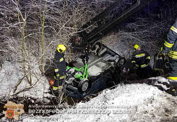 20180218 Verkehrsunfall auf der L4020 - Neusiedl >> Hernstein Foto: © FF Neusiedl 20180218 Verkehrsunfall auf der L4020 - Neusiedl >> Hernstein Foto: © FF Neusiedl