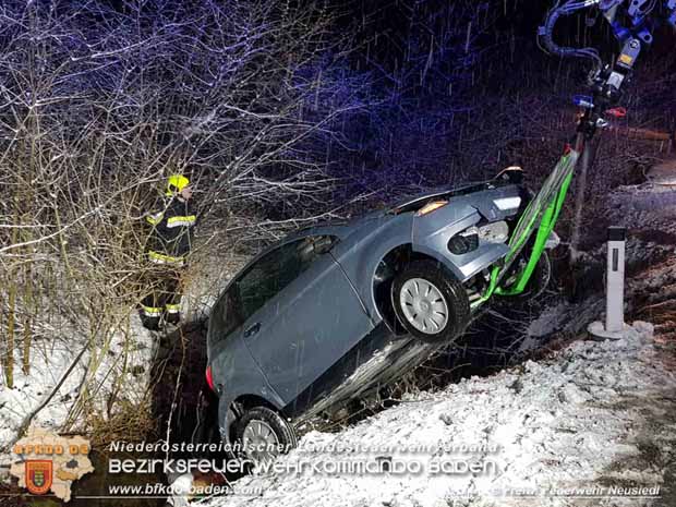 20180218 Verkehrsunfall auf der L4020 - Neusiedl >> Hernstein Foto: © FF Neusiedl 20180218 Verkehrsunfall auf der L4020 - Neusiedl >> Hernstein Foto: © FF Neusiedl
