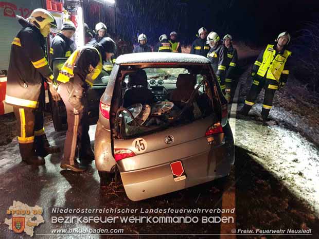 20180218 Verkehrsunfall auf der L4020 - Neusiedl >> Hernstein Foto: © FF Neusiedl 20180218 Verkehrsunfall auf der L4020 - Neusiedl >> Hernstein Foto: © FF Neusiedl