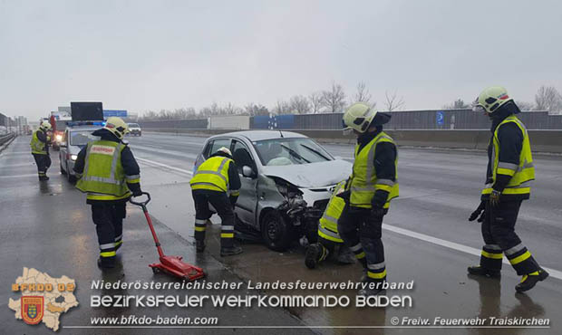 20180220 Verkehrsunfall auf der A2 zwischen Traiskirchen und Baden   Foto:© Freiwillige Feuerwehr Traiskirchen-Stadt