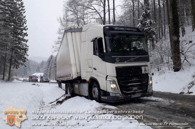 20180220 Lkw Bergung Grabenweg >> Am Hals Pottenstein   Foto:© ASB Markus Hackl Freiwillige Feuerwehr Pottenstein