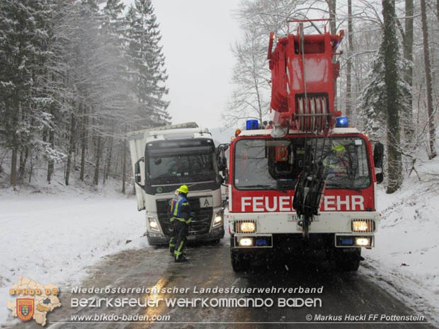 20180220 Lkw Bergung Grabenweg >> Am Hals Pottenstein   Foto:© ASB Markus Hackl Freiwillige Feuerwehr Pottenstein
