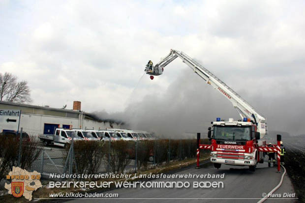 20180320 Brand in einer Lagerhalle Gewerbepark Wienersdorf Foto: © Hans Dietl FF Möllersdorf 20180320 Brand in einer Lagerhalle Gewerbepark Wienersdorf Foto: © Hans Dietl FF Möllersdorf