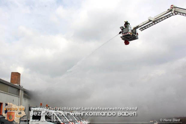 20180320 Brand in einer Lagerhalle Gewerbepark Wienersdorf Foto: © Hans Dietl FF Möllersdorf 20180320 Brand in einer Lagerhalle Gewerbepark Wienersdorf Foto: © Hans Dietl FF Möllersdorf