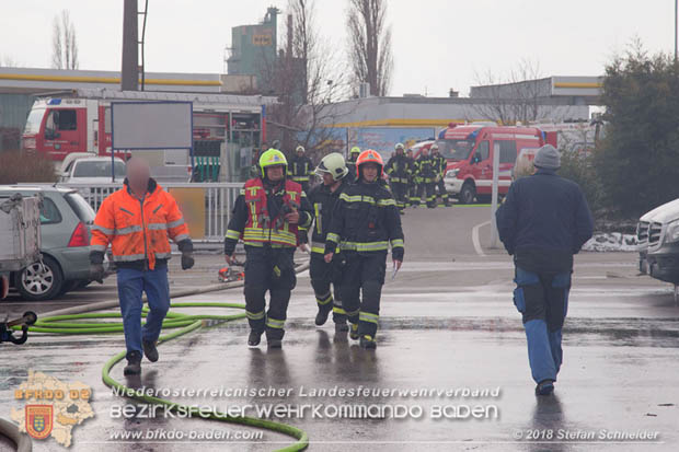 20180320 Brand in einer Lagerhalle Gewerbepark Wienersdorf Foto: © Stefan Schneider BFK BADEN 20180320 Brand in einer Lagerhalle Gewerbepark Wienersdorf Foto: © Stefan Schneider BFK BADEN