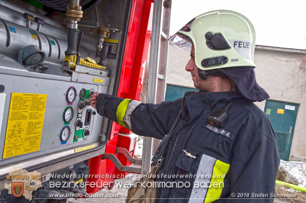 20180320 Brand in einer Lagerhalle Gewerbepark Wienersdorf Foto: © Stefan Schneider BFK BADEN 20180320 Brand in einer Lagerhalle Gewerbepark Wienersdorf Foto: © Stefan Schneider BFK BADEN