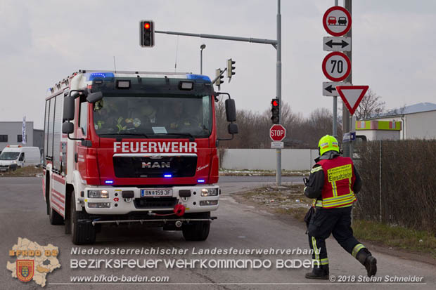 20180320 Brand in einer Lagerhalle Gewerbepark Wienersdorf Foto: © Stefan Schneider BFK BADEN 20180320 Brand in einer Lagerhalle Gewerbepark Wienersdorf Foto: © Stefan Schneider BFK BADEN
