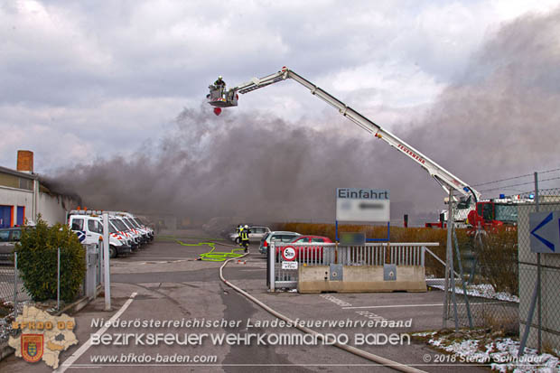 20180320 Brand in einer Lagerhalle Gewerbepark Wienersdorf Foto: © Stefan Schneider BFK BADEN 20180320 Brand in einer Lagerhalle Gewerbepark Wienersdorf Foto: © Stefan Schneider BFK BADEN