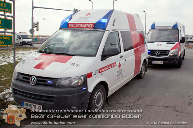 20180320 Brand in einer Lagerhalle Gewerbepark Wienersdorf Foto: © Stefan Schneider BFK BADEN 20180320 Brand in einer Lagerhalle Gewerbepark Wienersdorf Foto: © Stefan Schneider BFK BADEN