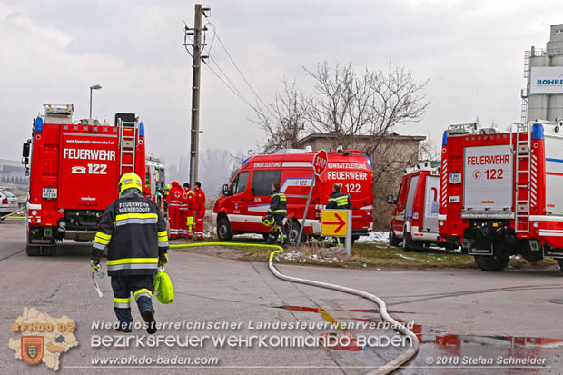 20180320 Brand in einer Lagerhalle Gewerbepark Wienersdorf Foto: © Stefan Schneider BFK BADEN 20180320 Brand in einer Lagerhalle Gewerbepark Wienersdorf Foto: © Stefan Schneider BFK BADEN