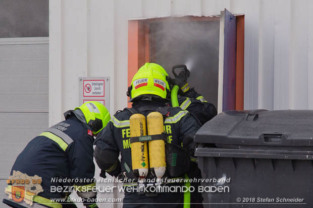 20180320 Brand in einer Lagerhalle Gewerbepark Wienersdorf Foto: © Stefan Schneider BFK BADEN 20180320 Brand in einer Lagerhalle Gewerbepark Wienersdorf Foto: © Stefan Schneider BFK BADEN