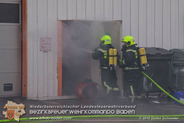 20180320 Brand in einer Lagerhalle Gewerbepark Wienersdorf Foto: © Stefan Schneider BFK BADEN 20180320 Brand in einer Lagerhalle Gewerbepark Wienersdorf Foto: © Stefan Schneider BFK BADEN