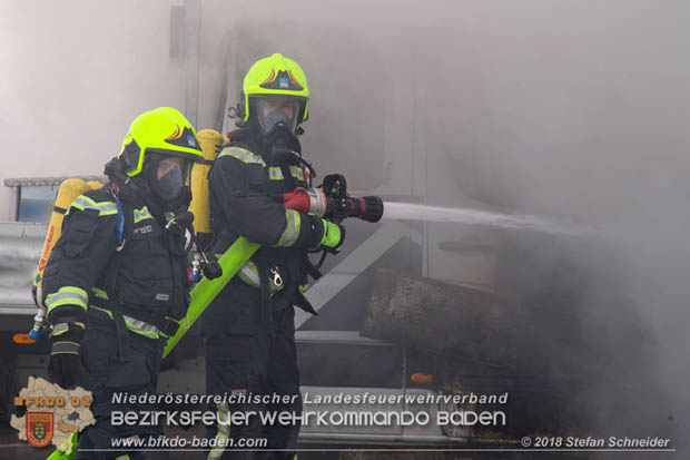 20180320 Brand in einer Lagerhalle Gewerbepark Wienersdorf Foto: © Stefan Schneider BFK BADEN 20180320 Brand in einer Lagerhalle Gewerbepark Wienersdorf Foto: © Stefan Schneider BFK BADEN