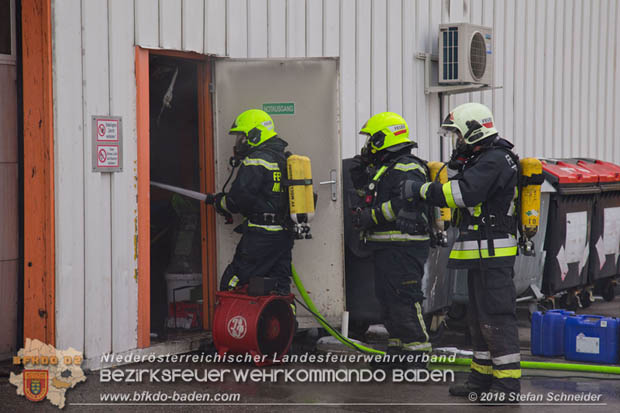 20180320 Brand in einer Lagerhalle Gewerbepark Wienersdorf Foto: © Stefan Schneider BFK BADEN 20180320 Brand in einer Lagerhalle Gewerbepark Wienersdorf Foto: © Stefan Schneider BFK BADEN