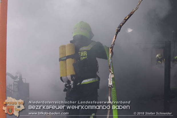 20180320 Brand in einer Lagerhalle Gewerbepark Wienersdorf Foto: © Stefan Schneider BFK BADEN 20180320 Brand in einer Lagerhalle Gewerbepark Wienersdorf Foto: © Stefan Schneider BFK BADEN