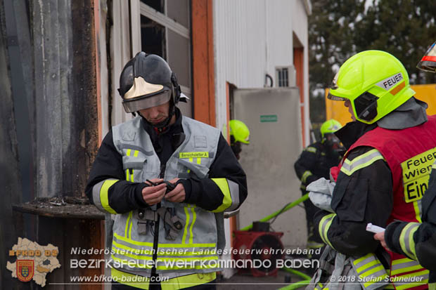 20180320 Brand in einer Lagerhalle Gewerbepark Wienersdorf Foto: © Stefan Schneider BFK BADEN 20180320 Brand in einer Lagerhalle Gewerbepark Wienersdorf Foto: © Stefan Schneider BFK BADEN