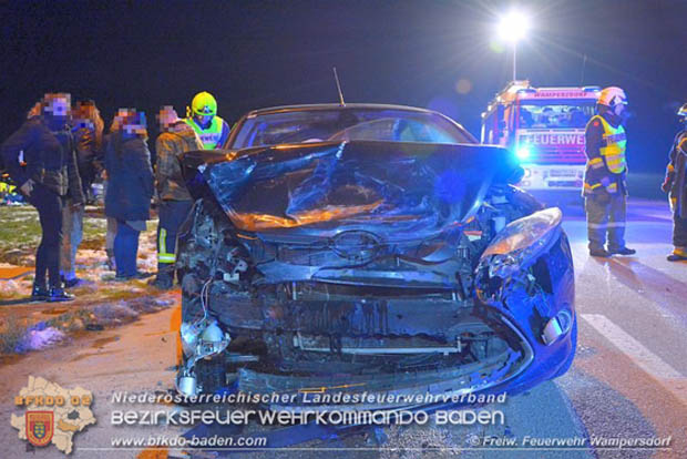 20180320 Verkehrsunfall auf der LB16 zwischen Wampersdorf und Weigelsdorf  Foto: © Freiwillige Feuerwehr Wampersdorf