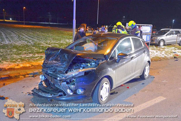 20180320 Verkehrsunfall auf der LB16 zwischen Wampersdorf und Weigelsdorf  Foto: © Freiwillige Feuerwehr Wampersdorf