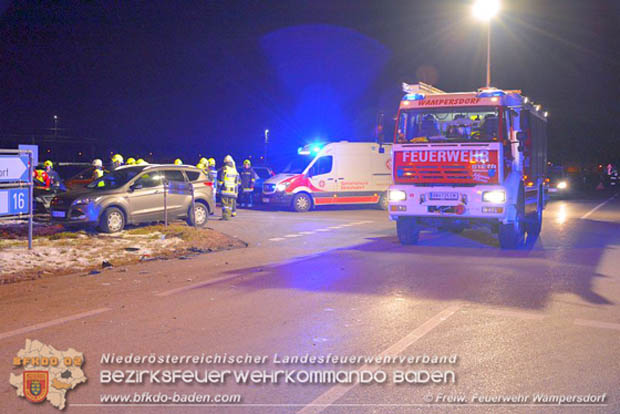 20180320 Verkehrsunfall auf der LB16 zwischen Wampersdorf und Weigelsdorf  Foto: © Freiwillige Feuerwehr Wampersdorf