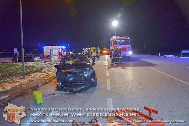 20180320 Verkehrsunfall auf der LB16 zwischen Wampersdorf und Weigelsdorf  Foto: © Freiwillige Feuerwehr Wampersdorf