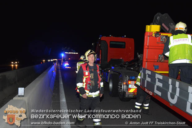 20180324 Verkehrsunfall auf der A2 zwischen Traiskirchen und Knoten Guntramsdorf  Foto: © Anton Judt FF Traiskirchen-Stadt