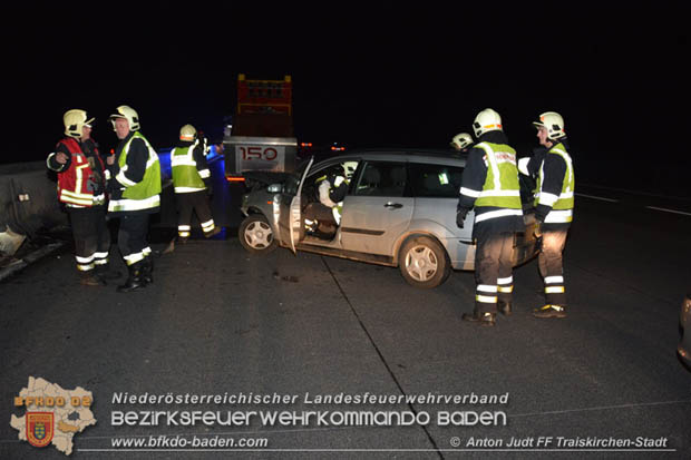 20180324 Verkehrsunfall auf der A2 zwischen Traiskirchen und Knoten Guntramsdorf  Foto: © Anton Judt FF Traiskirchen-Stadt