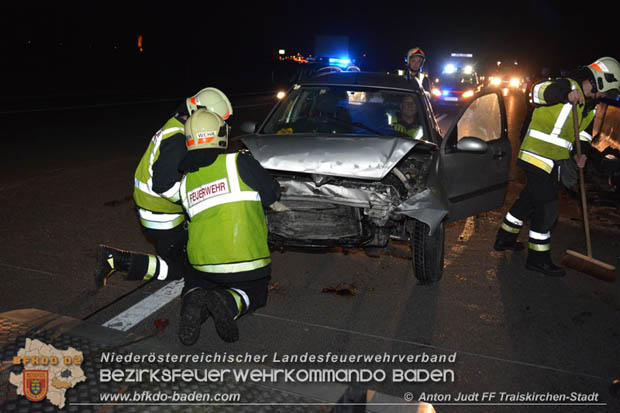 20180324 Verkehrsunfall auf der A2 zwischen Traiskirchen und Knoten Guntramsdorf  Foto: © Anton Judt FF Traiskirchen-Stadt